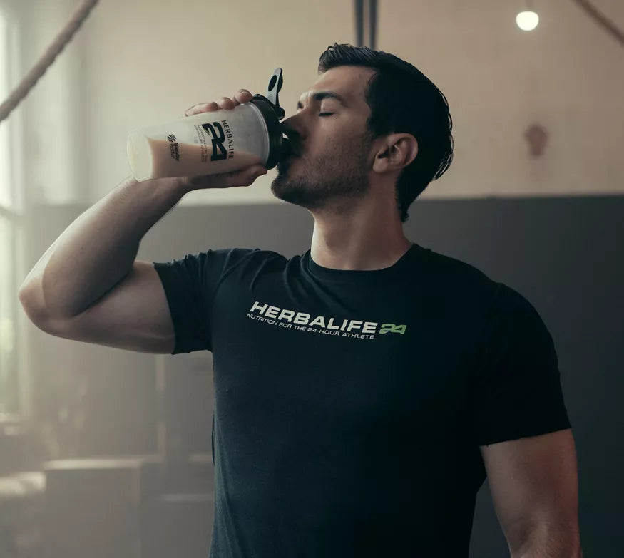 Athlete drinks his Herbalife Rebuild Strength shake after his training session